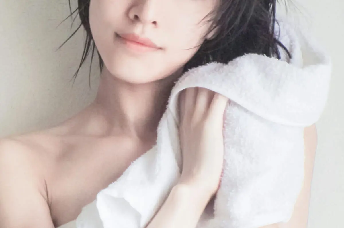 スッピンを見られる